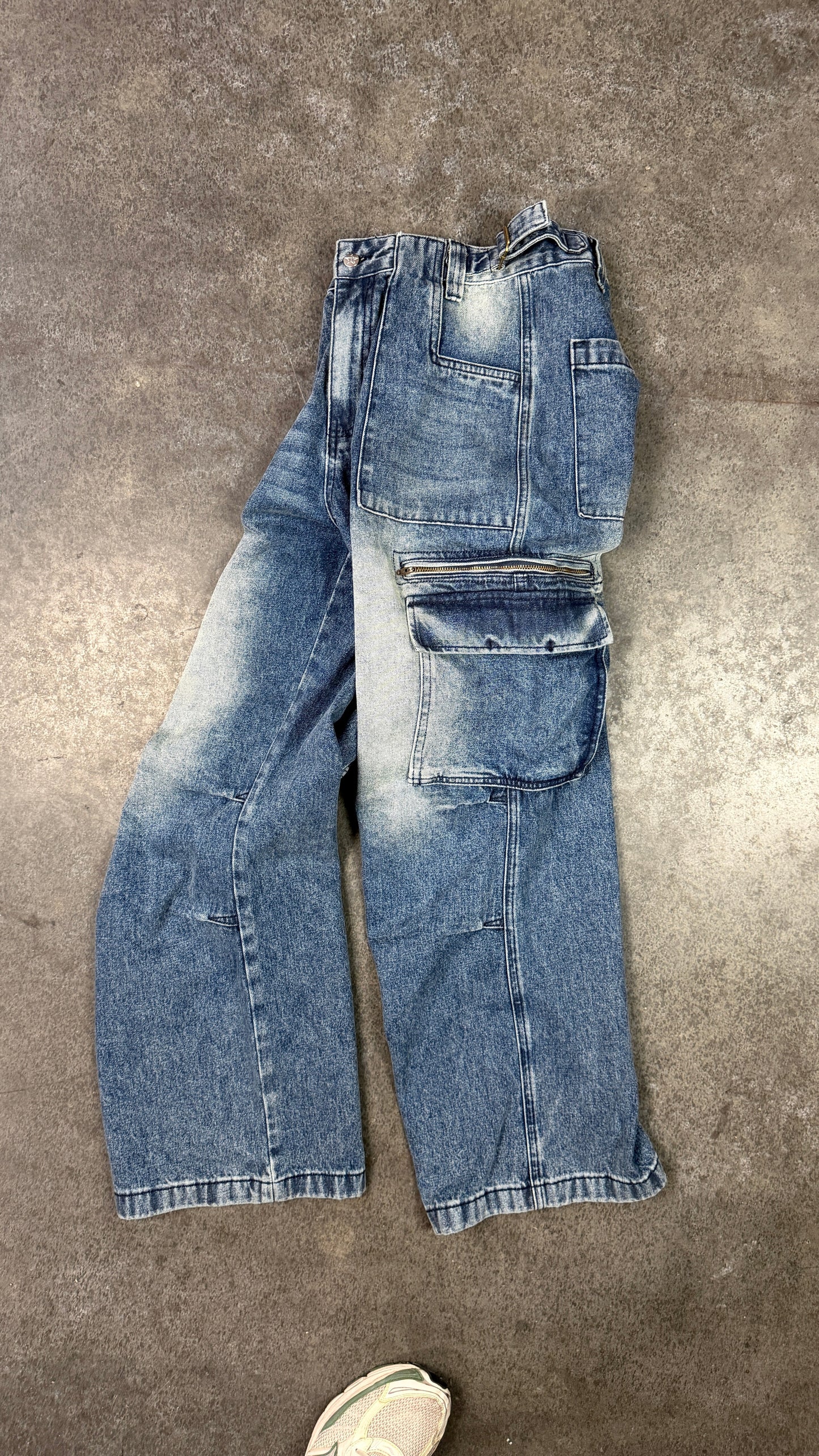 BELTED CARGO POCKET DENIM - MEDIUM BLUE