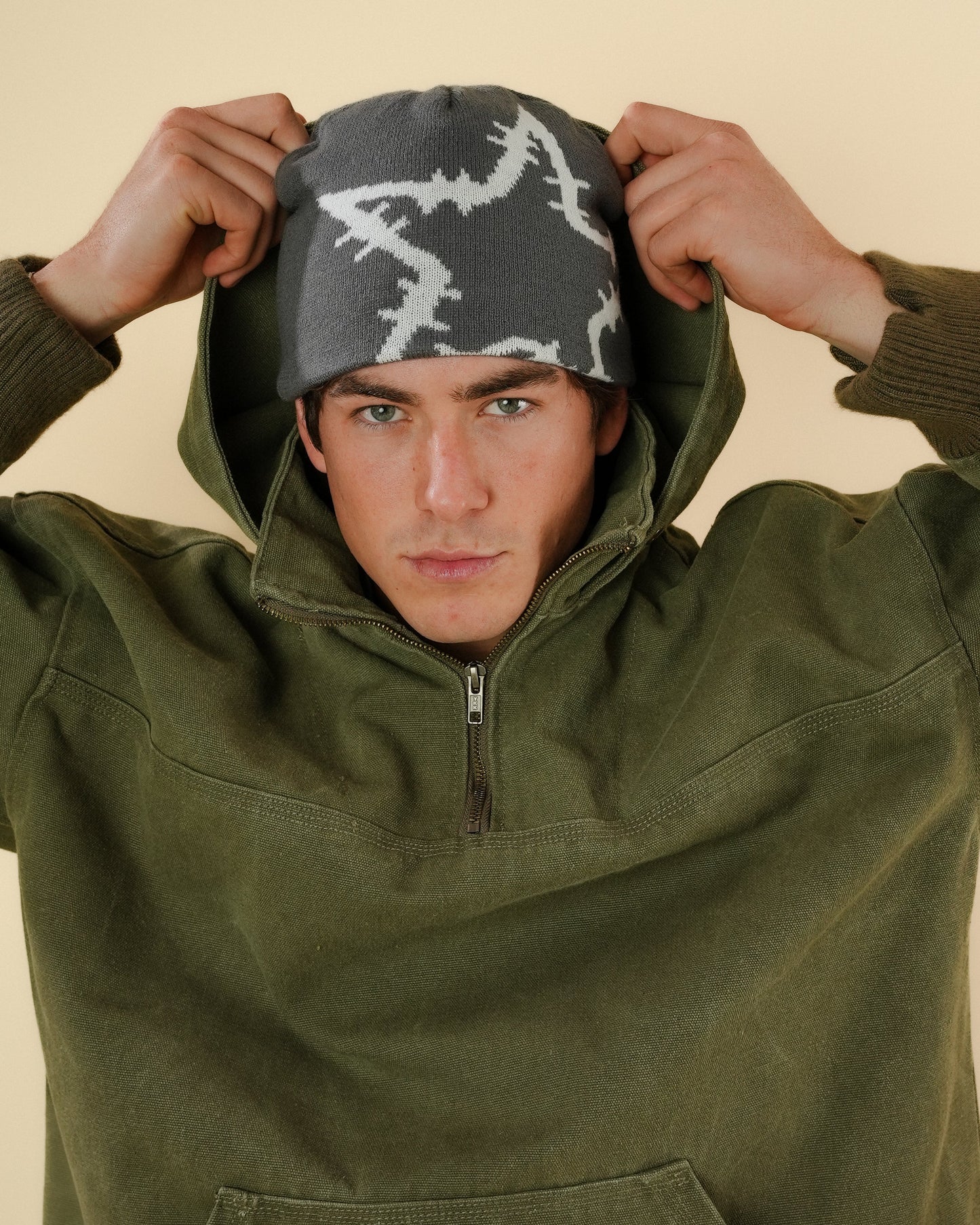 REVERSIBLE BEANIE - GREY/BLACK