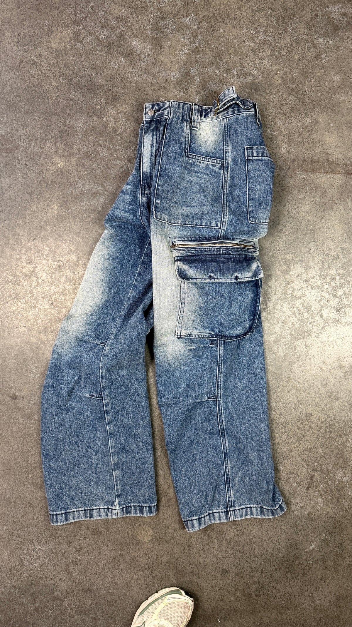 BELTED CARGO POCKET DENIM - MEDIUM BLUE